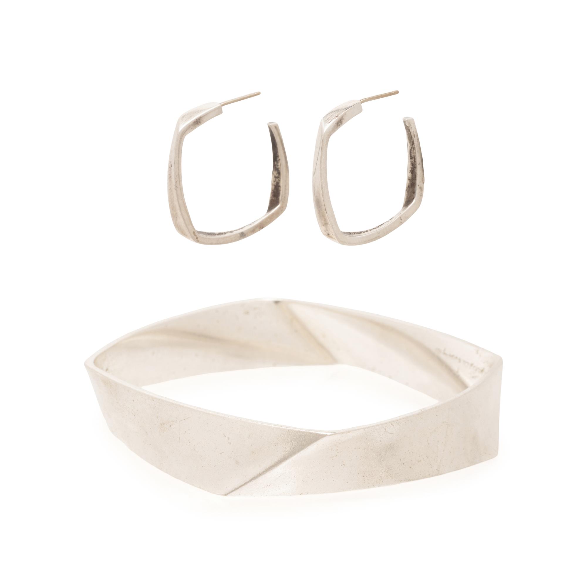 TIFFANY & CO., FRANK GEHRY, STERLING SILVER 'TORQUE' BANGLE BRACELET AND EARRINGS