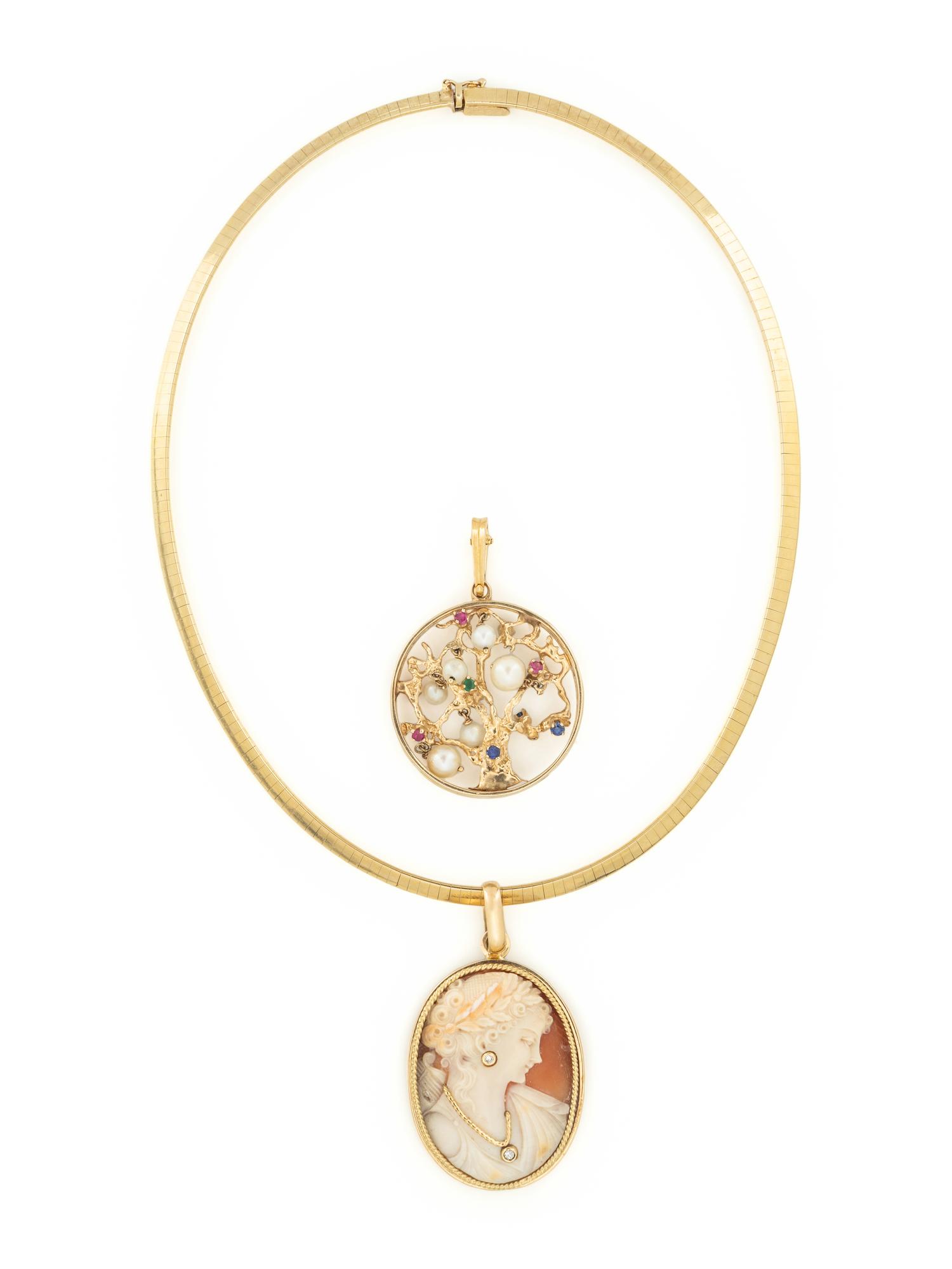 YELLOW GOLD OMEGA NECKLACE WITH TWO PENDANTS