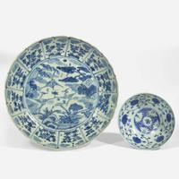 A Chinese blue and white bowl and a "Swatow" dish 青花盌及汕頭盤各一隻 Ming dynasty 15th/16th Century ? ???????
