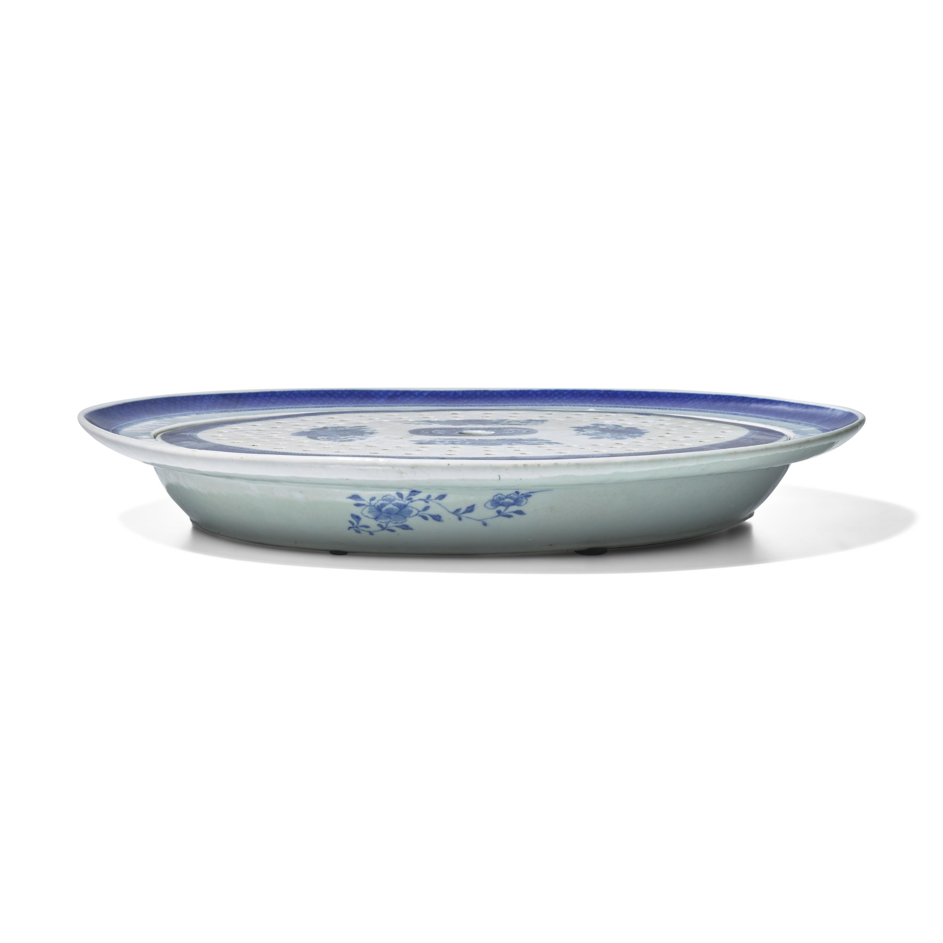 A Chinese Export Porcelain Fitzhugh Meat Platter and Drain
