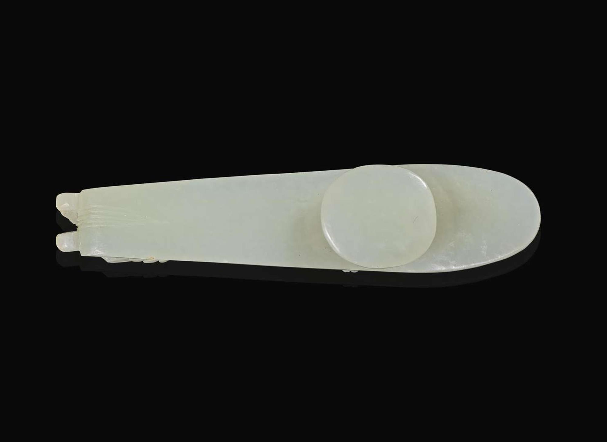 A Chinese carved pale celadon jade belt hook, Qing dynasty 青玉帶鉤 清