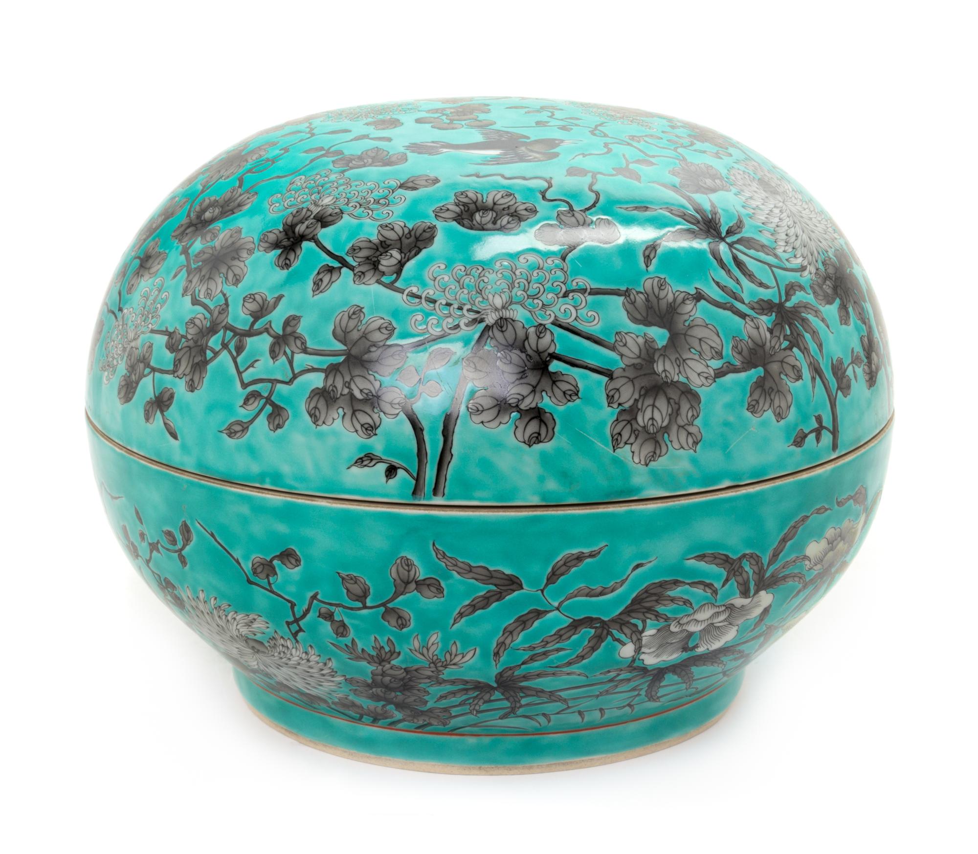 A Famille Verte Da Ya Zhai Porcelain Covered Box Diameter 11 1/2 inches.