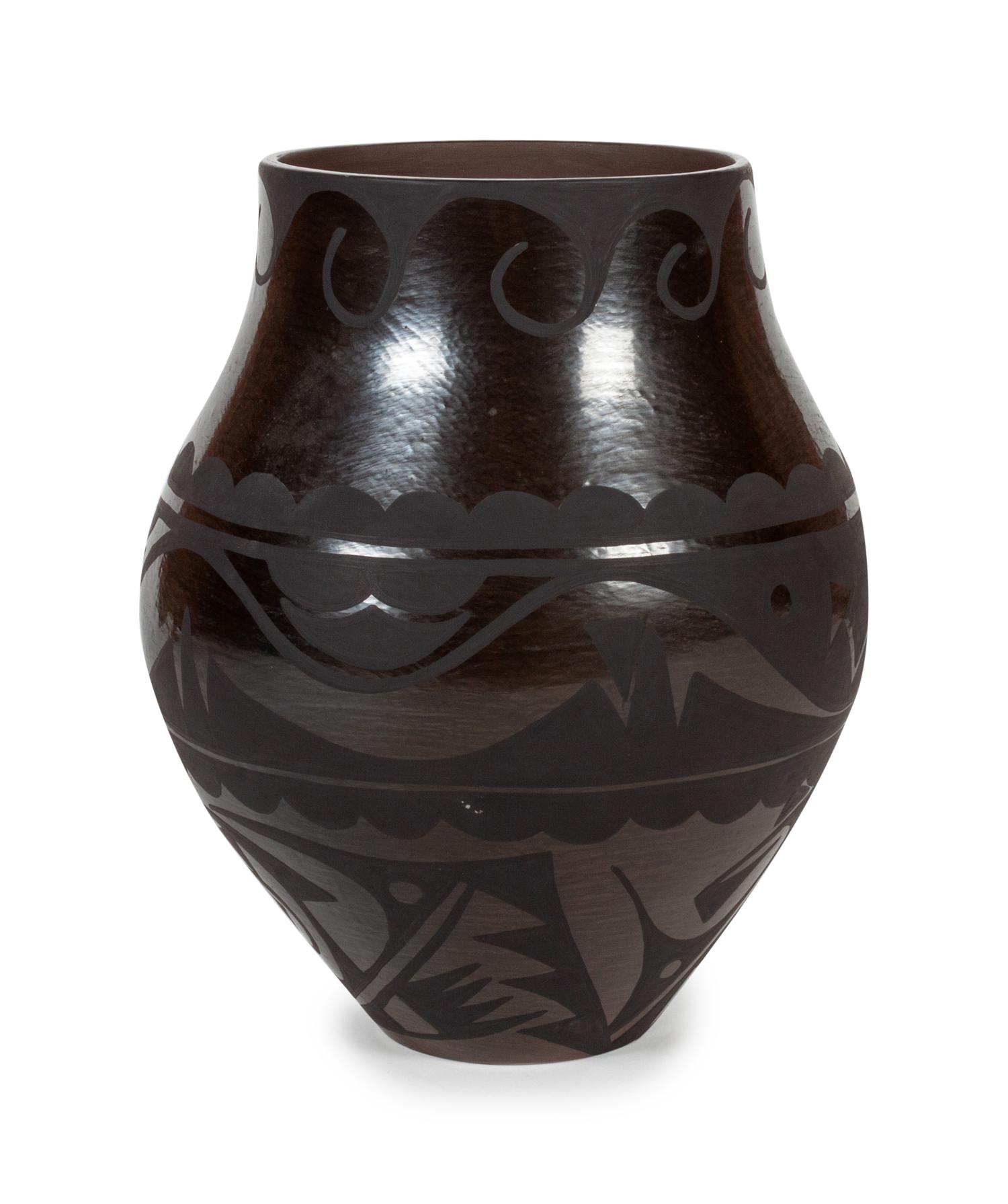 Black on Black Olla