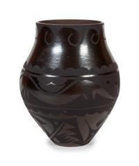 Black on Black Olla