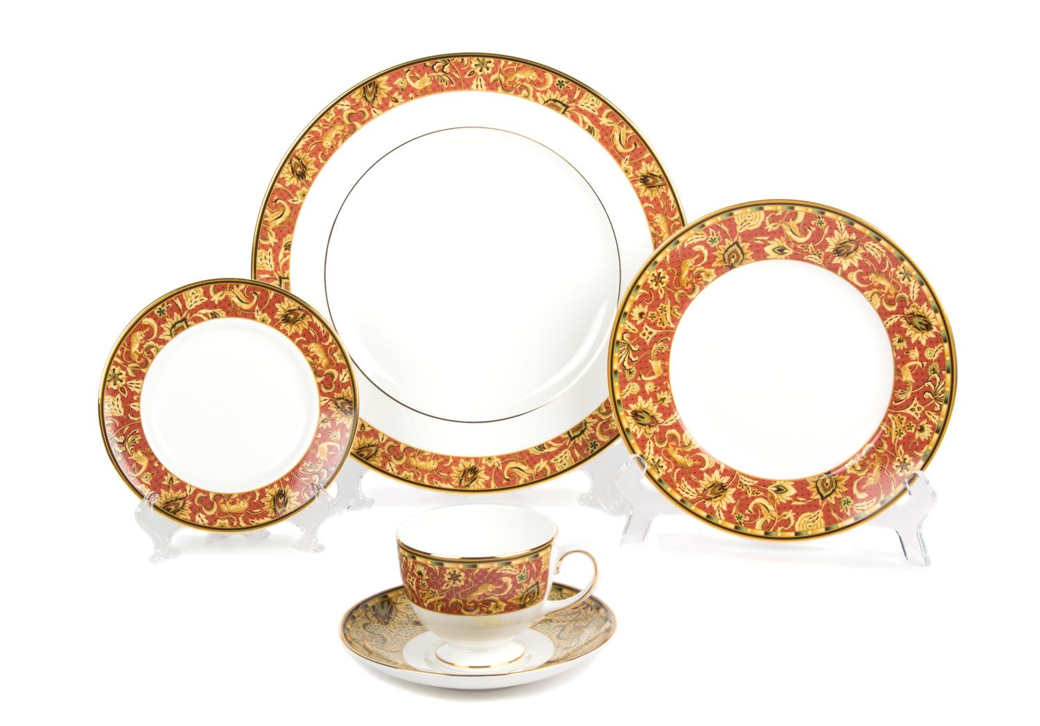 A Partial Wedgwood China Dinner Service Diameter of first 11 inches