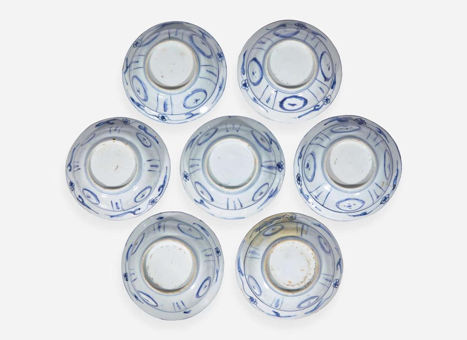 Thirteen similar Chinese blue and white "Kraak" bowls, late 16th-17th century 青花克拉克瓷十三件 十六世紀晚或十七世紀