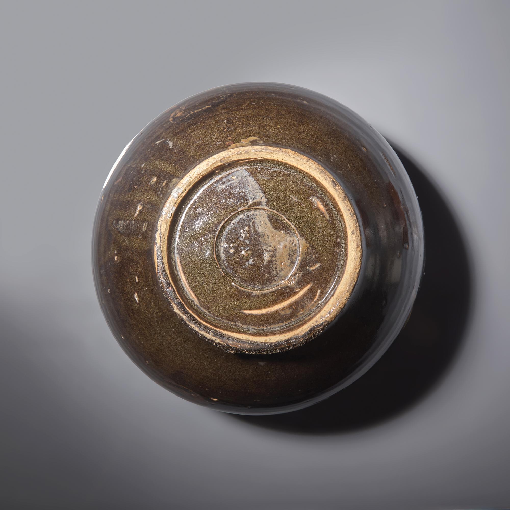 A Chinese Black Glazed Wide-Mouthed 'Guan' Jar, Jin/Yuan Dynasty or Later — 金/元或更晚 黑釉花卉紋敞口罐