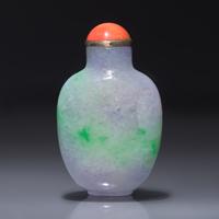A Chinese Jadeite Snuff Bottle, Qing Dynasty, Late 19th Century — 清晚期 翡翠素面鼻煙壺