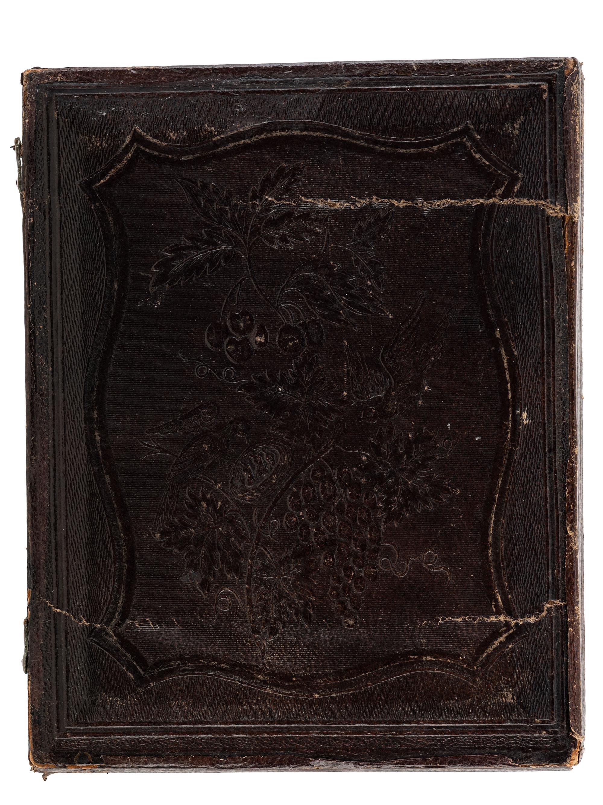 [CIVIL WAR]. Quarter plate tintype of a Federal cavalry soldier on horseback.