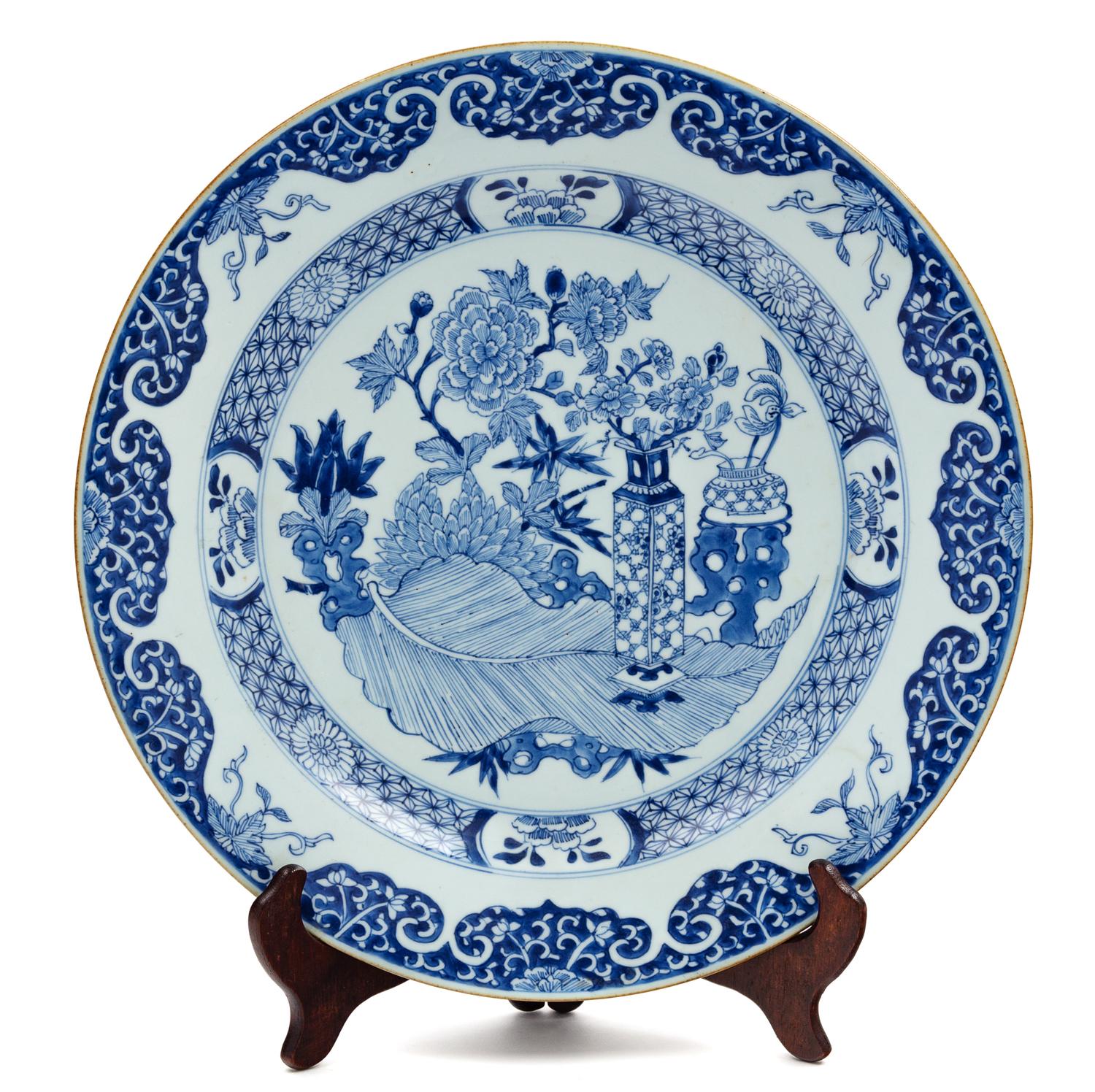 A Chinese Export Blue and White Porcelain Charger Diameter 13 1/2 inches. — 18TH CENTURY