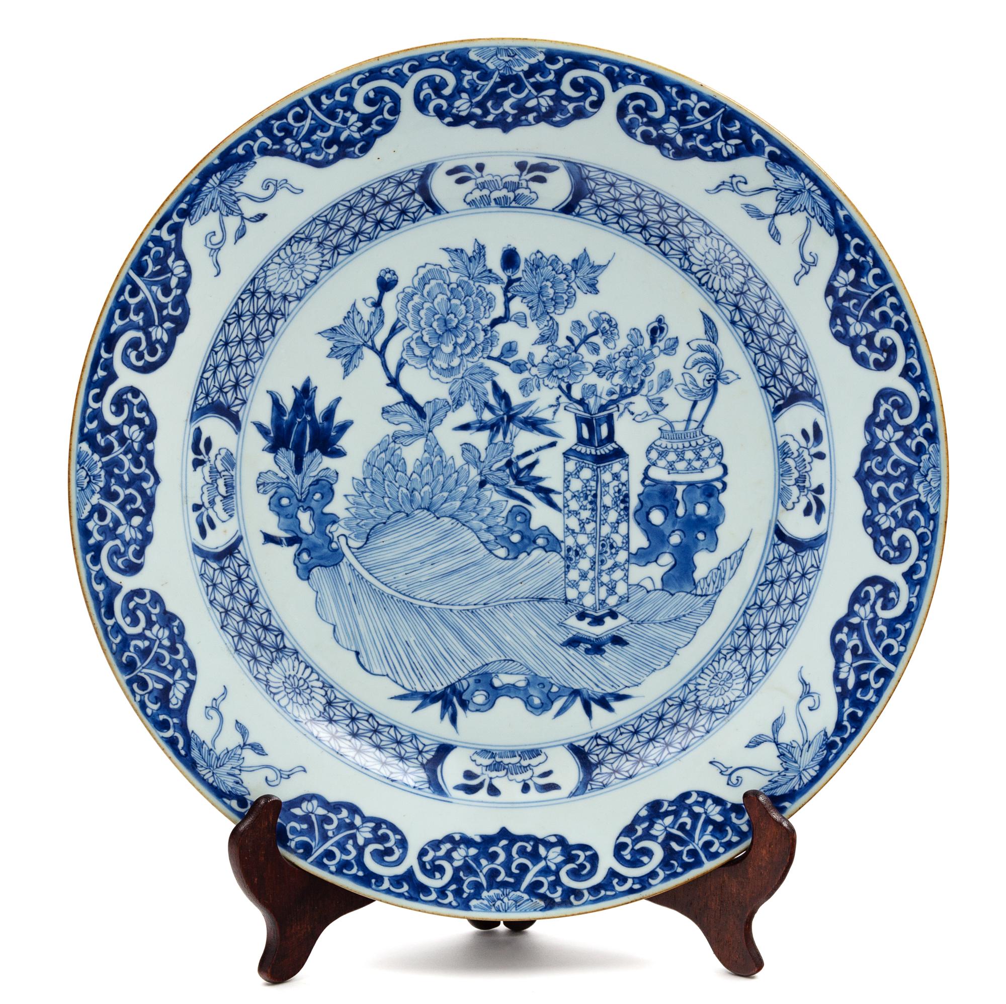 A Chinese Export Blue and White Porcelain Charger Diameter 13 1/2 inches. — 18TH CENTURY
