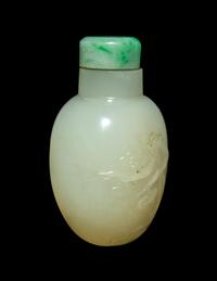 A Chinese Carved White Jade 'Begonia' Snuff Bottle