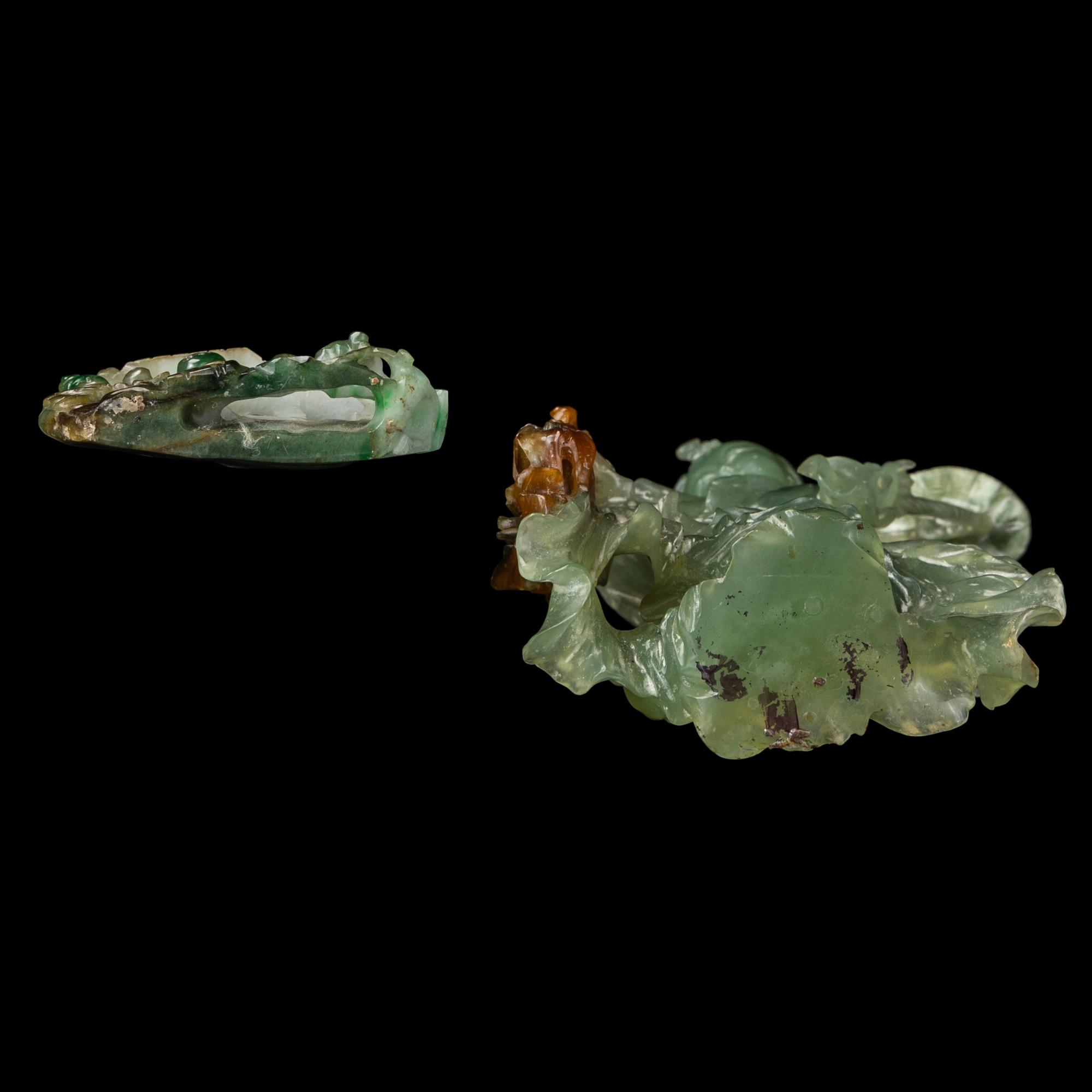 Two Chinese Green Jadeite Carvings, 20th Century 近代 翡翠擺件兩種