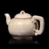 A Small Chinese Crackle Glazed Teapot and Cover, Kangxi-Yongzheng Period 清康熙-雍正 或為漳州窯 米黃釉茶壺