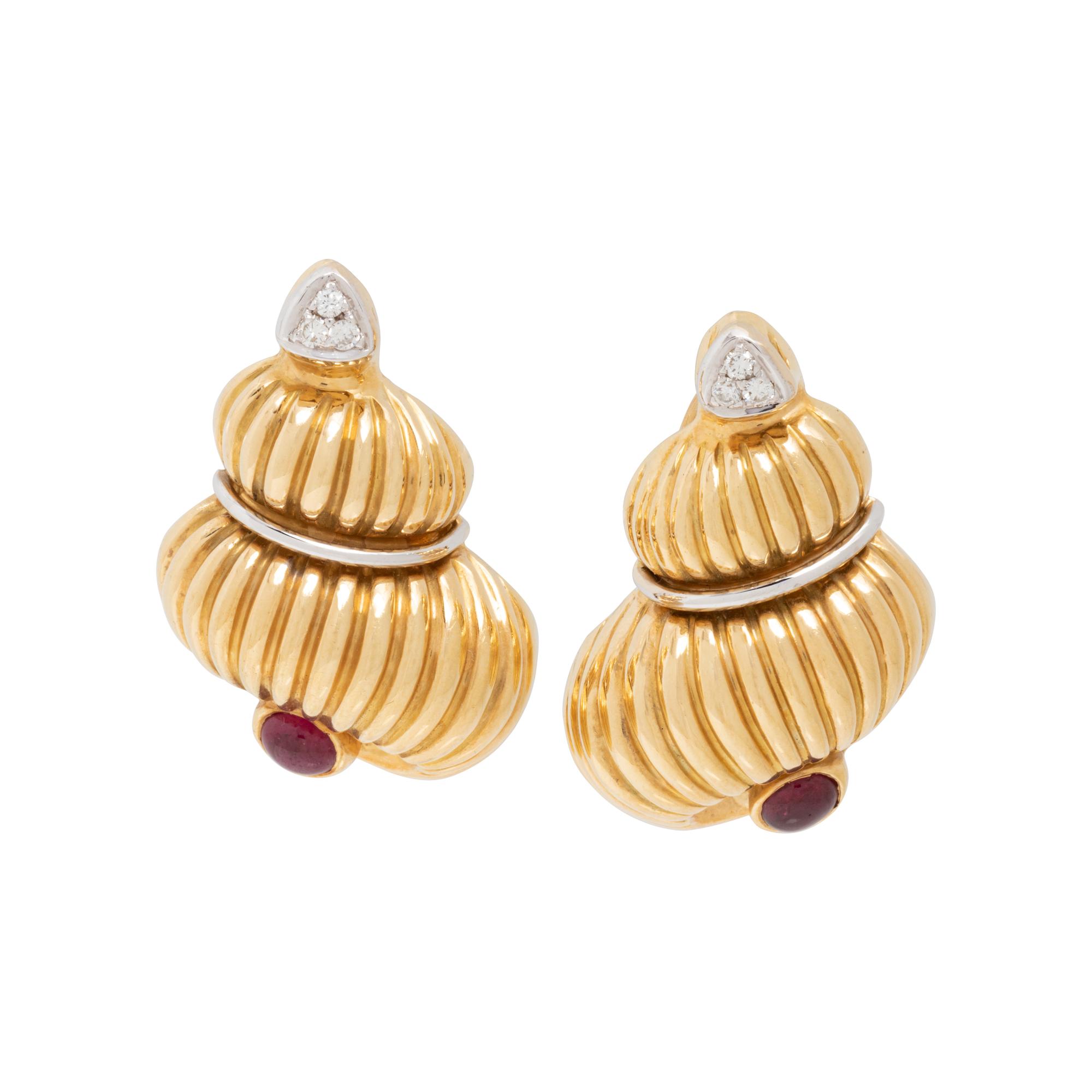 BICOLOR GOLD, DIAMOND AND RUBY SHELL EARCLIPS