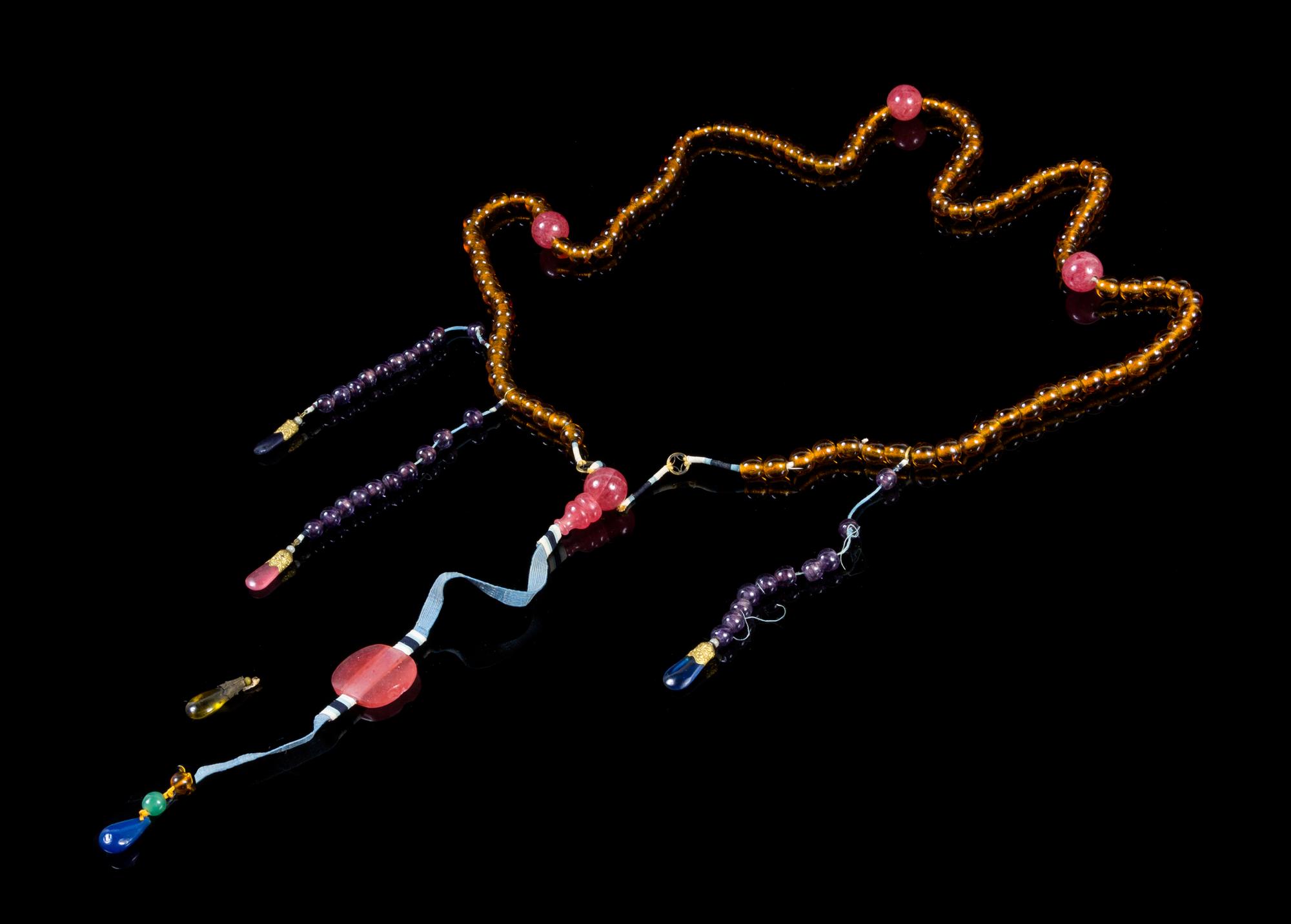A Chinese Amber and Rose Quartz Beaded Court Necklace, Chao Zhu 18TH/19TH CENTURY Overall length 41 inches. — 18TH/19TH CENTURY