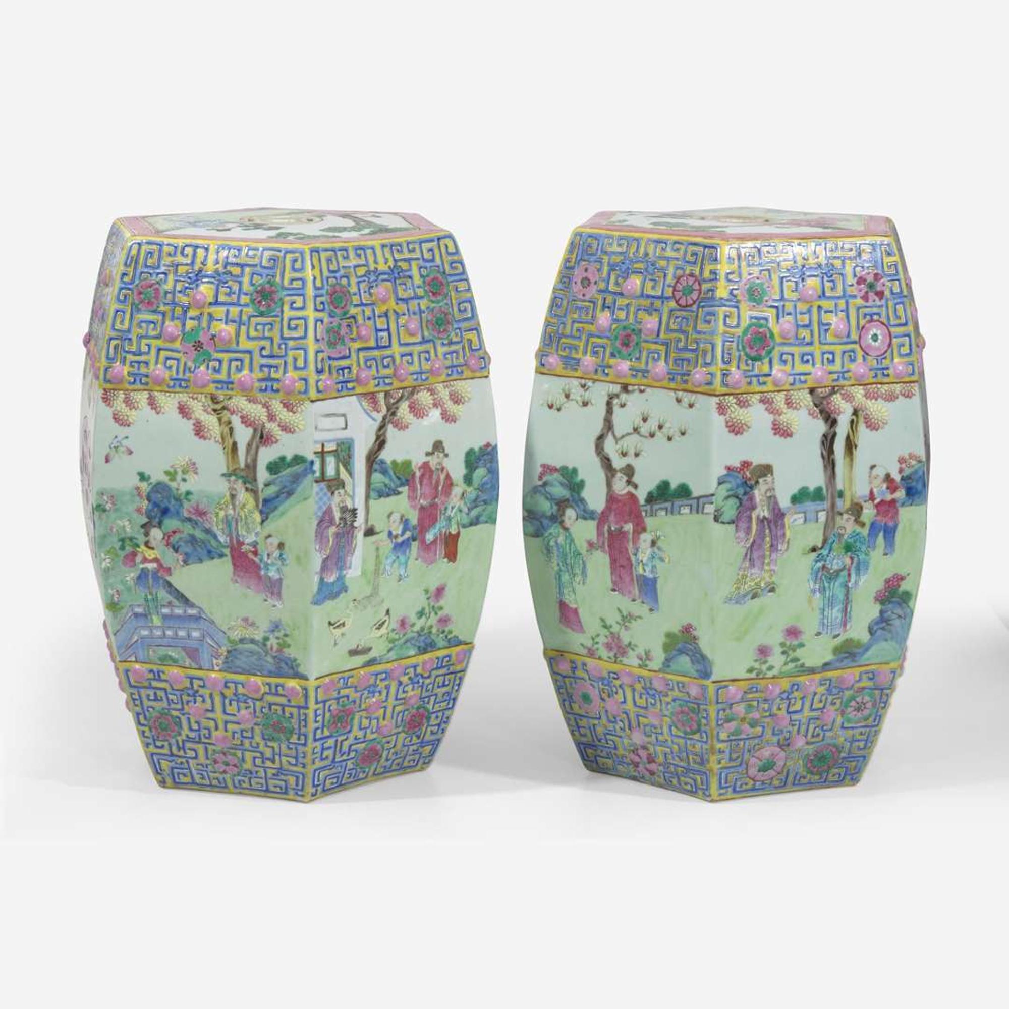 A pair of Chinese famille rose-decorated garden seats 洋彩开光花鸟人物图坐墩 19th/20th century ???????