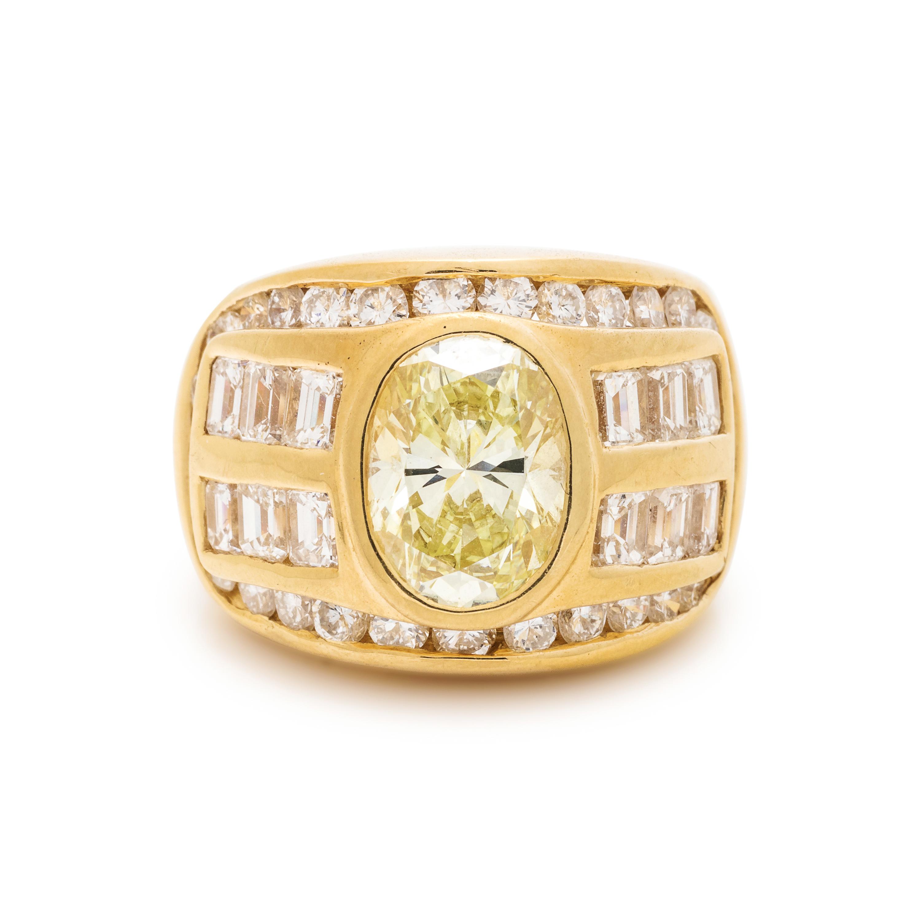 COLORED DIAMOND AND DIAMOND RING
