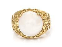 An 18 Karat Yellow Gold and Mabe Pearl Ring, 5.30 dwts.
