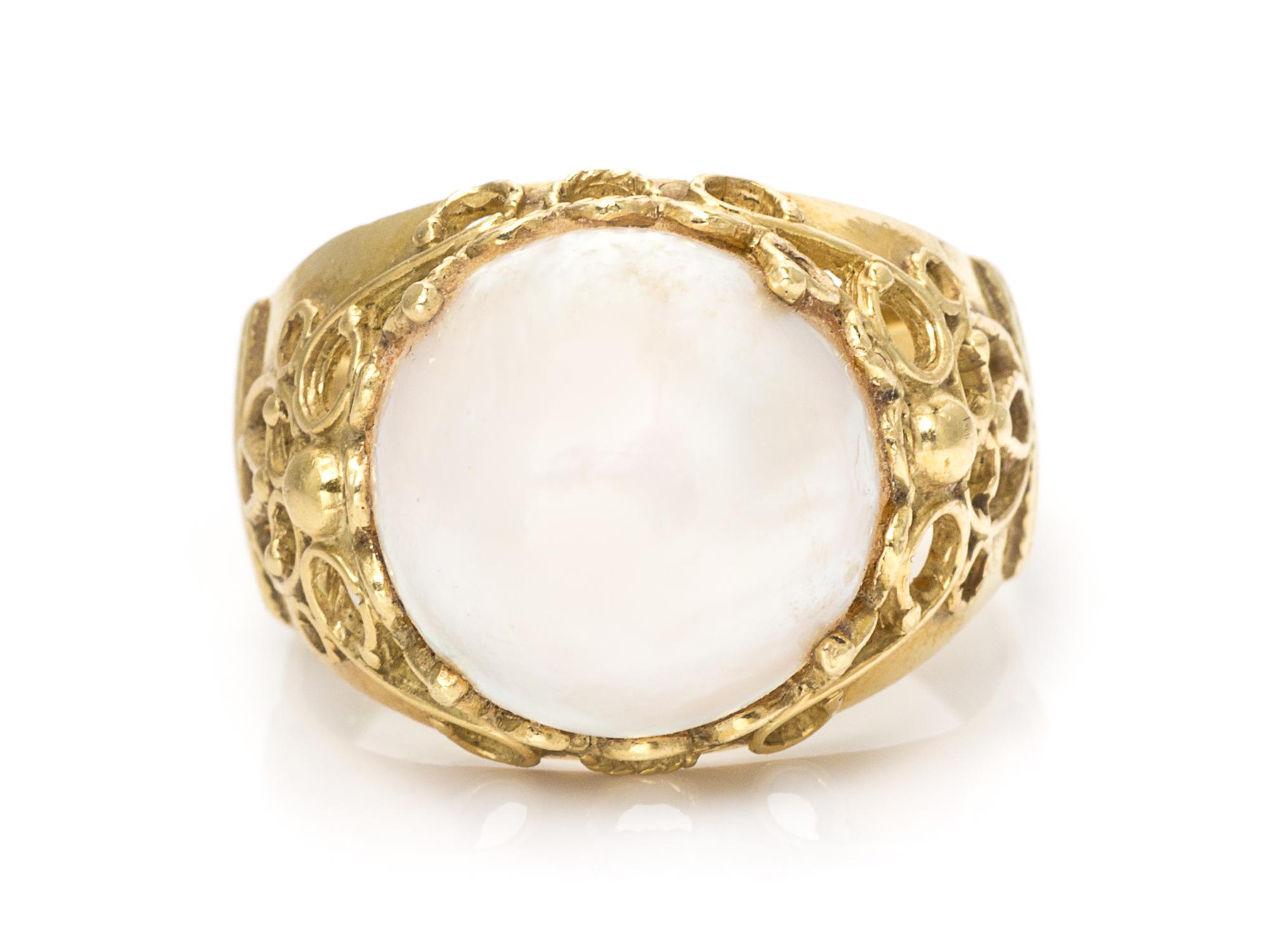 An 18 Karat Yellow Gold and Mabe Pearl Ring, 5.30 dwts.