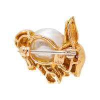 CULTURED PEARL AND YELLOW GOLD BUNNY PIN