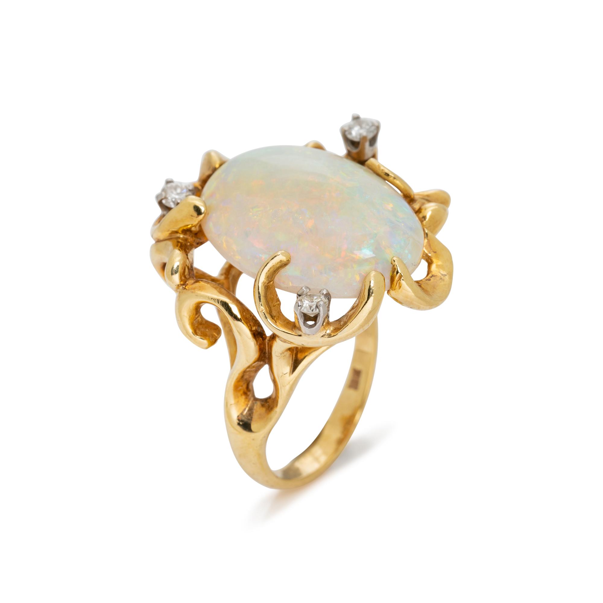 YELLOW GOLD, OPAL AND DIAMOND RING