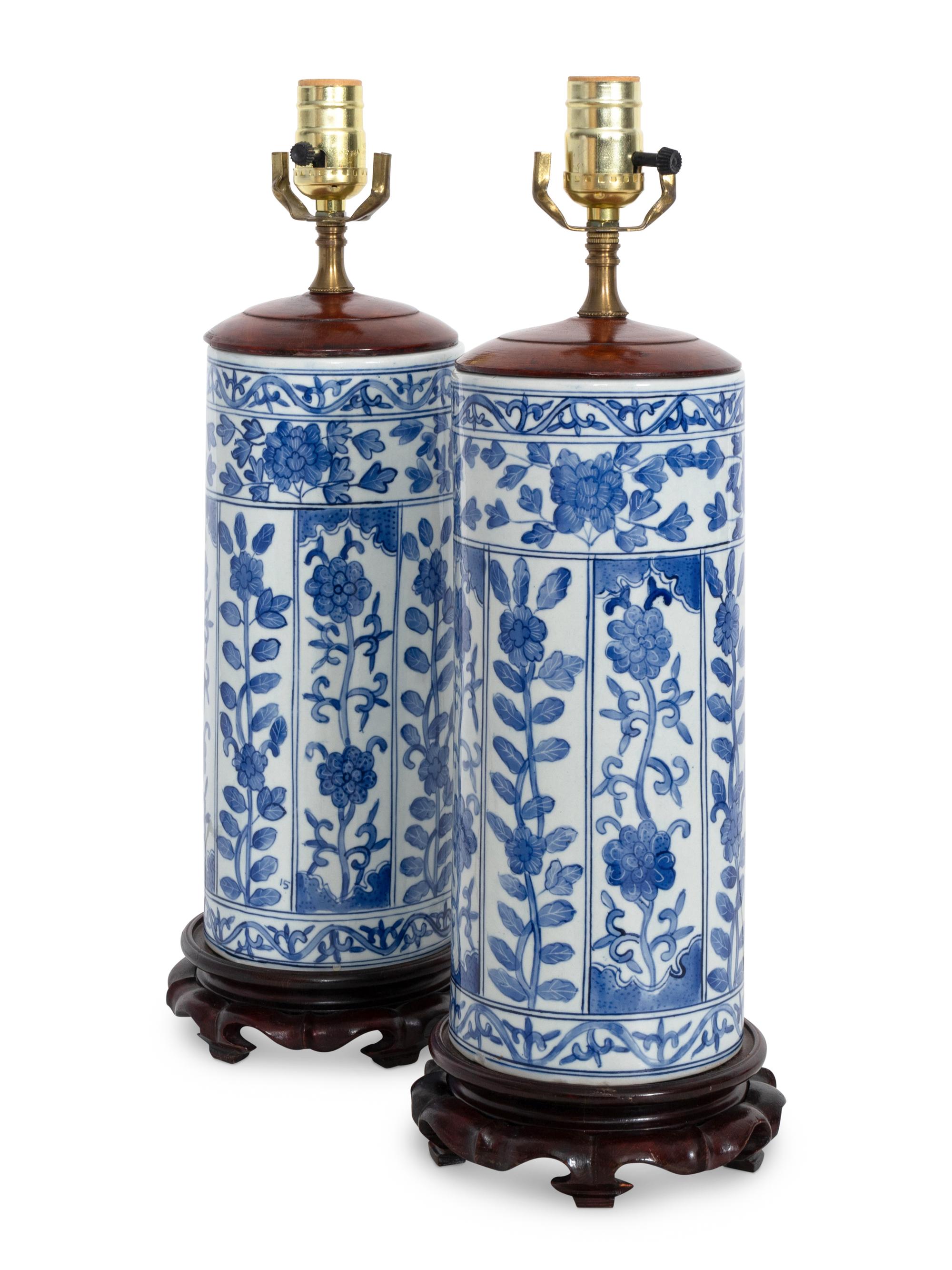 A Pair of Chinese Export Blue and White Porcelain Hat Stands