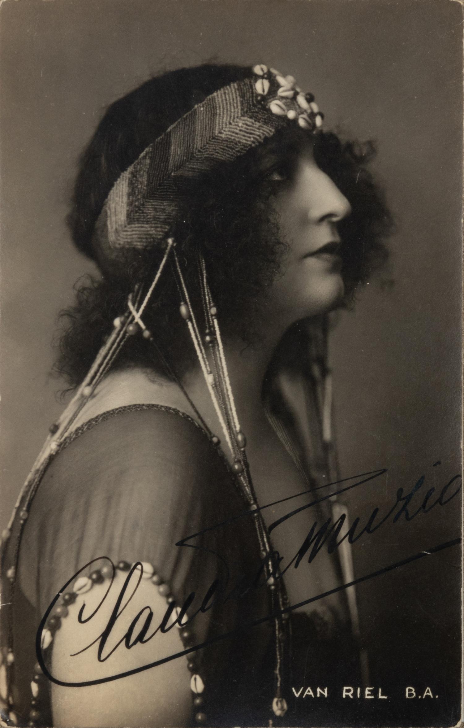 MUZIO, Claudia (1889-1936). Black and white photographic portrait, signed (“Claudia Muzio”), n.d.