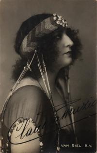 MUZIO, Claudia (1889-1936). Black and white photographic portrait, signed (“Claudia Muzio”), n.d.