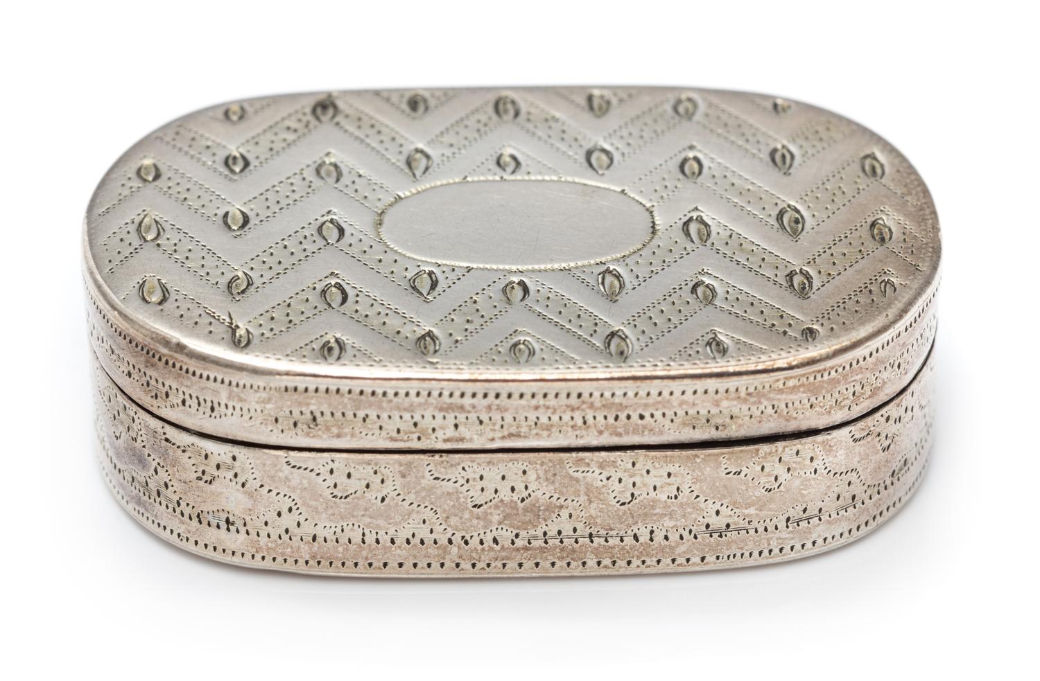 A George III Silver Vinaigrette, Thomas Phipps & Edward Robinson, London, 1806, the case decorated with geometric engraving, the lid ce