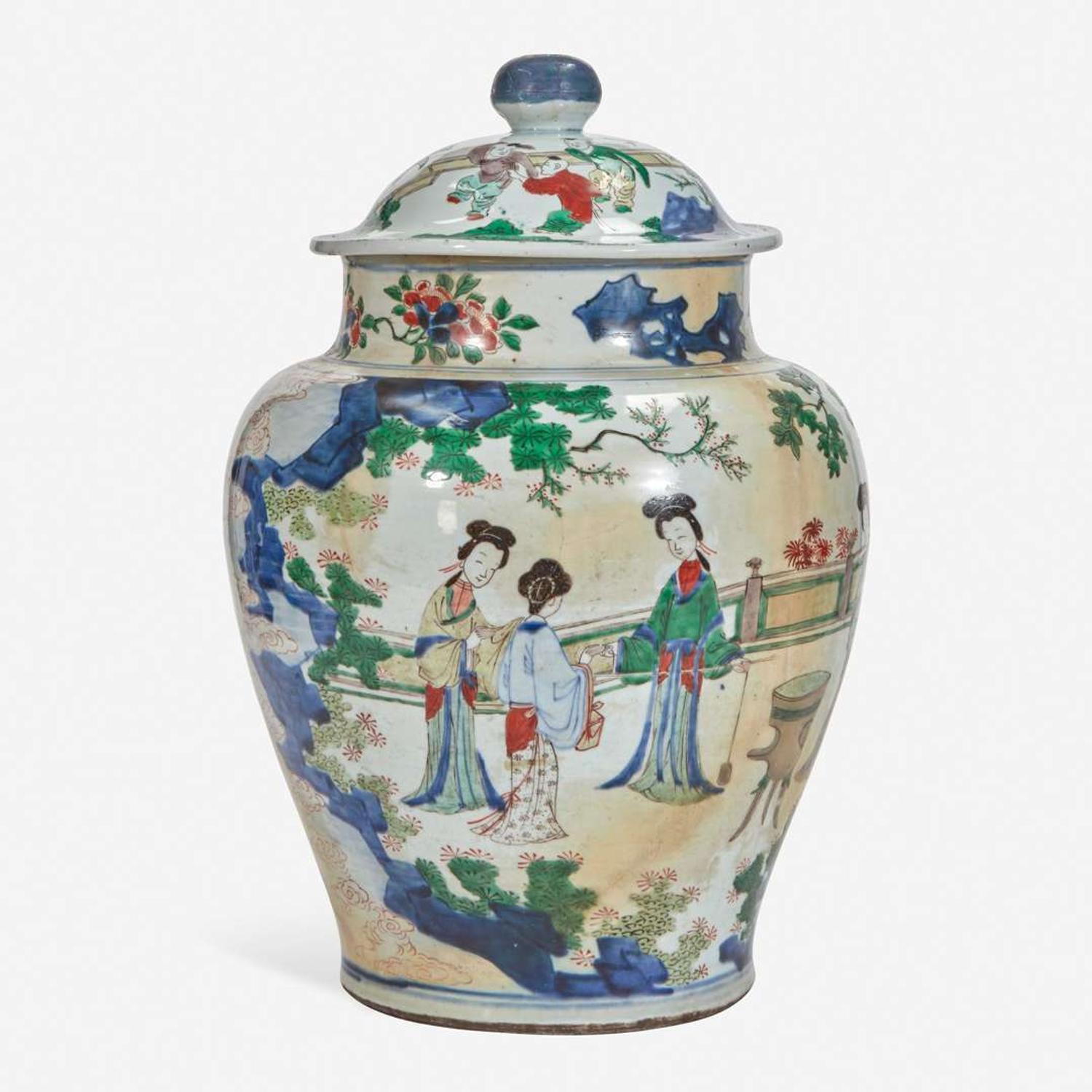A Chinese wucai-decorated porcelain large jar and cover 五彩带盖大罐 17th century ????