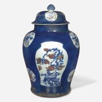 A very large Chinese underglaze blue and red jar and cover 青花釉里红大盖罐 18th century ????