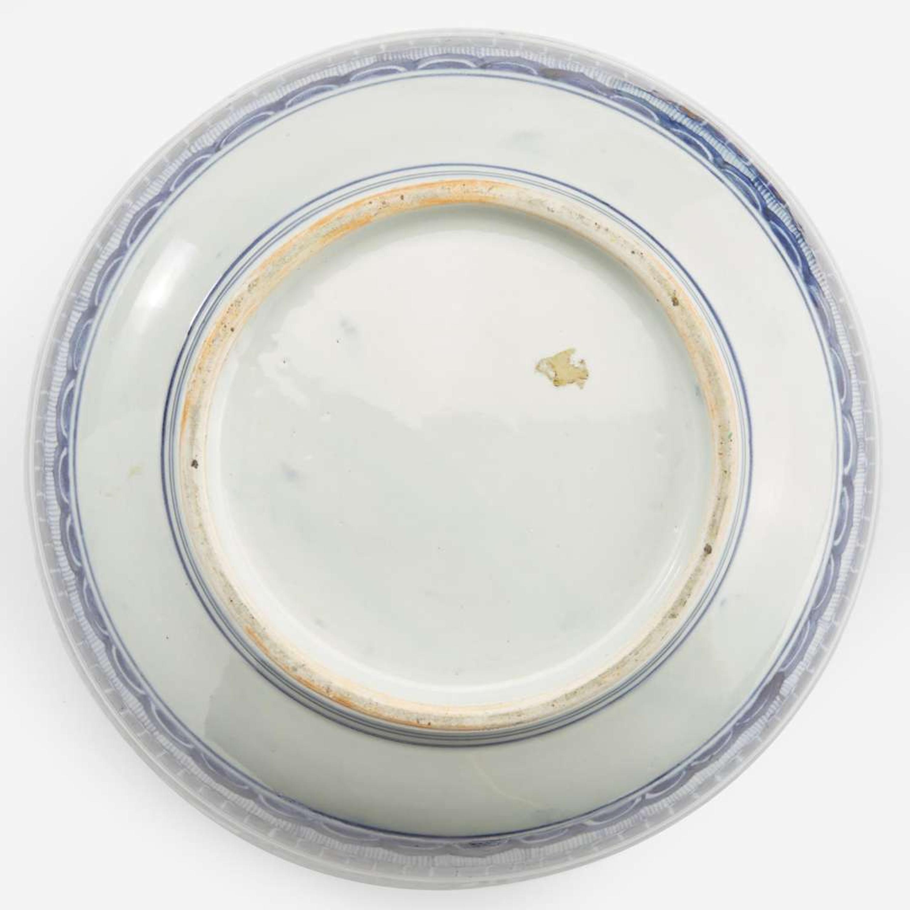 A Large Japanese blue and white porcelain deep bowl with associated cover 日本大罐及盖子 17th/18th century ???????
