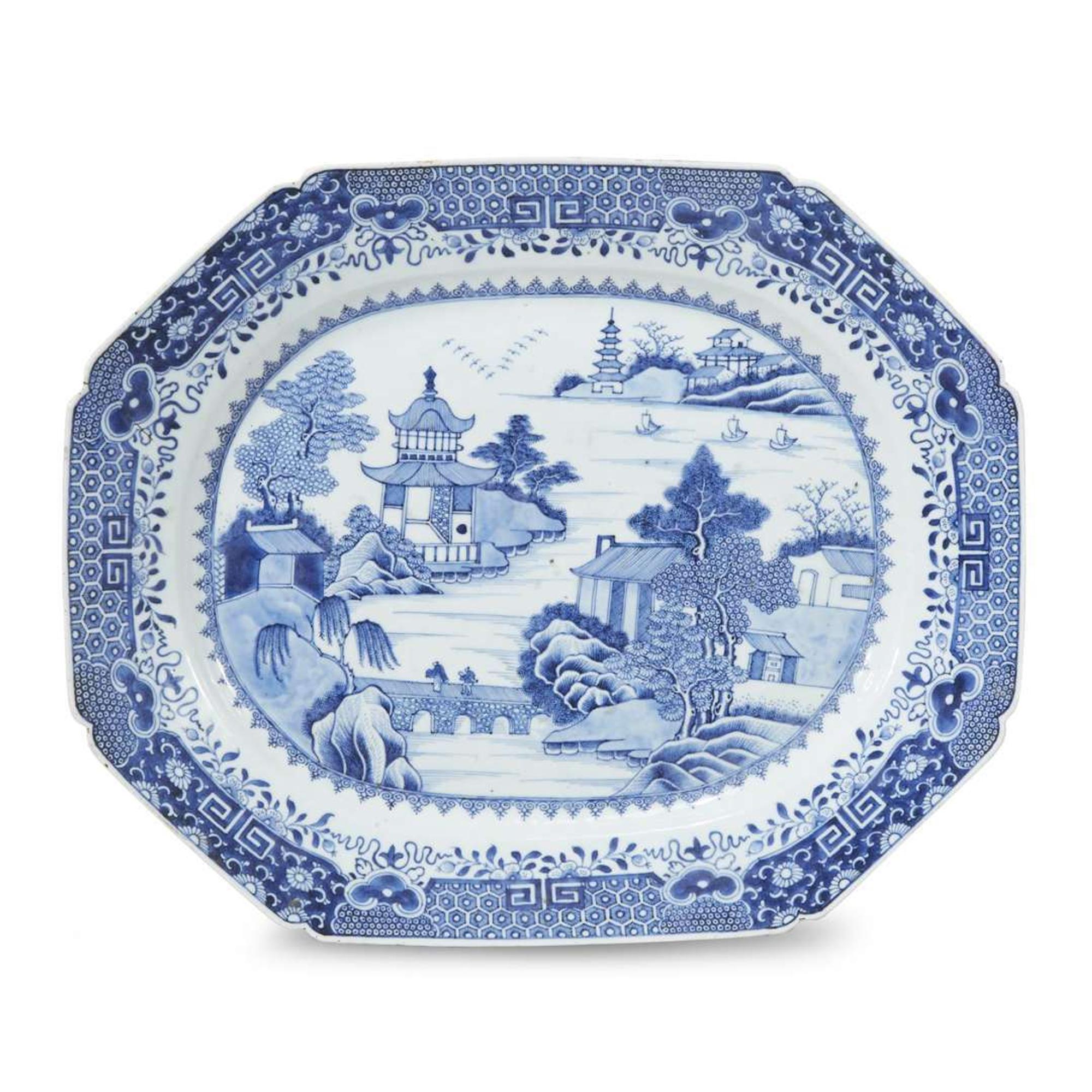 Chinese Export porcelain 'Nanking' platter 19th century