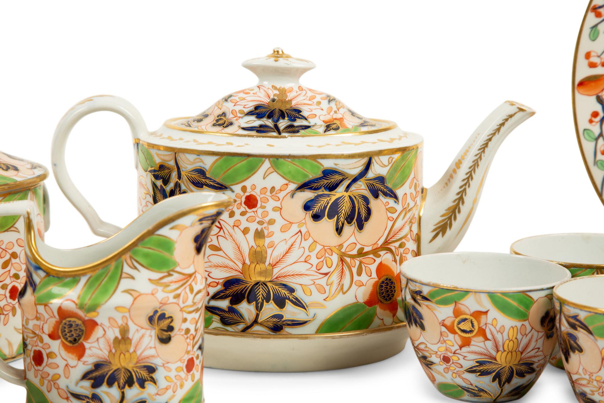 An English Coalport Porcelain Service in the Imari Palette — POSSIBLY JOHN ROSE, 19TH CENTURY