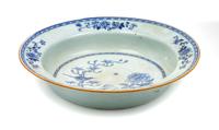 A Chinese Export Porcelain Bowl Diameter 15 inches. — LATE 18TH/EARLY 19TH CENTURY