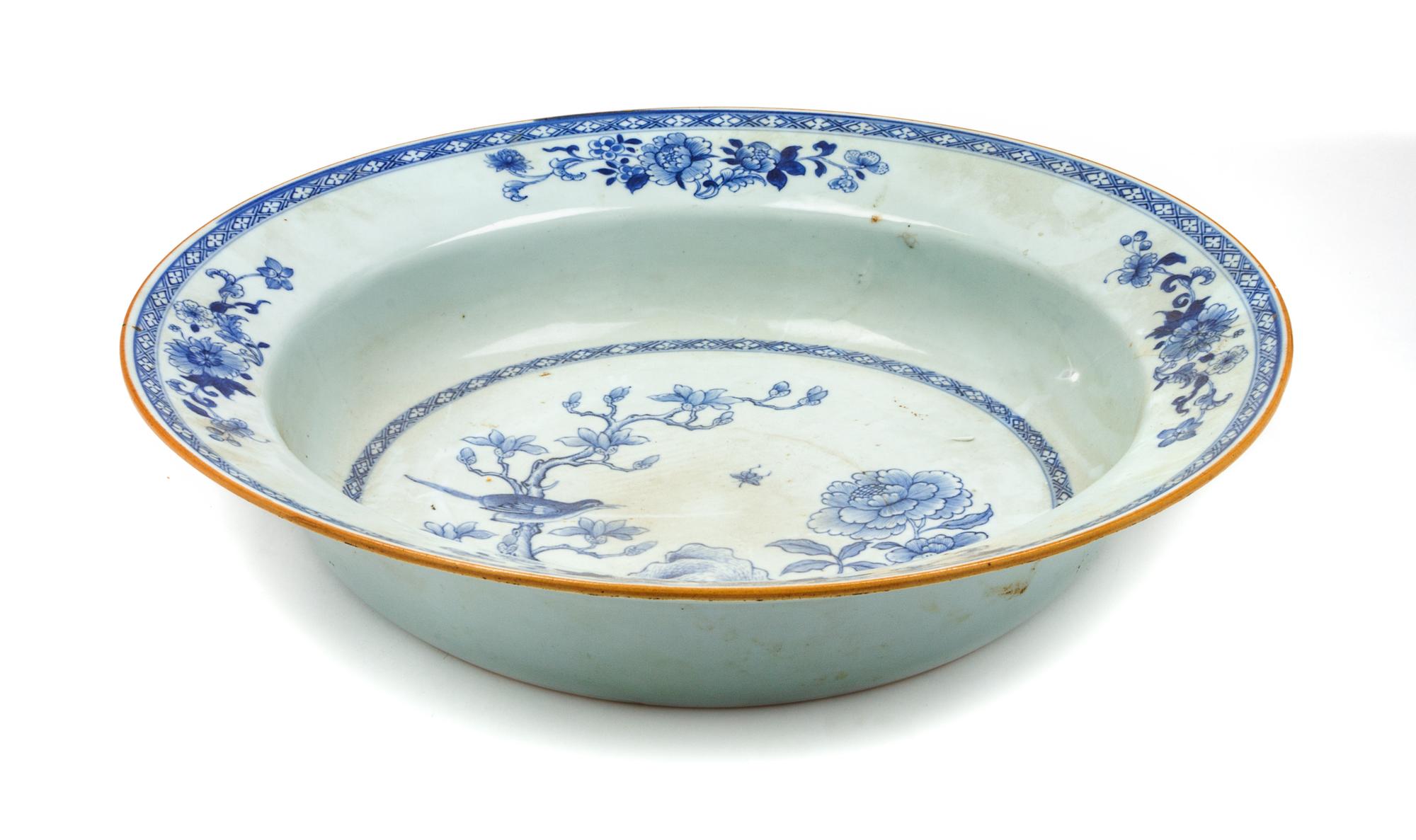 A Chinese Export Porcelain Bowl Diameter 15 inches. — LATE 18TH/EARLY 19TH CENTURY