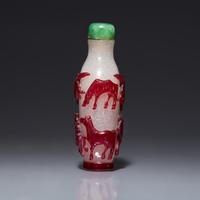 A Chinese Ruby Overlay 'Eight Horses of Wang Mu' Snuff Bottle, 19th Century 清中期 雪霏地套寶石紅料穆王八駿鼻烟壺