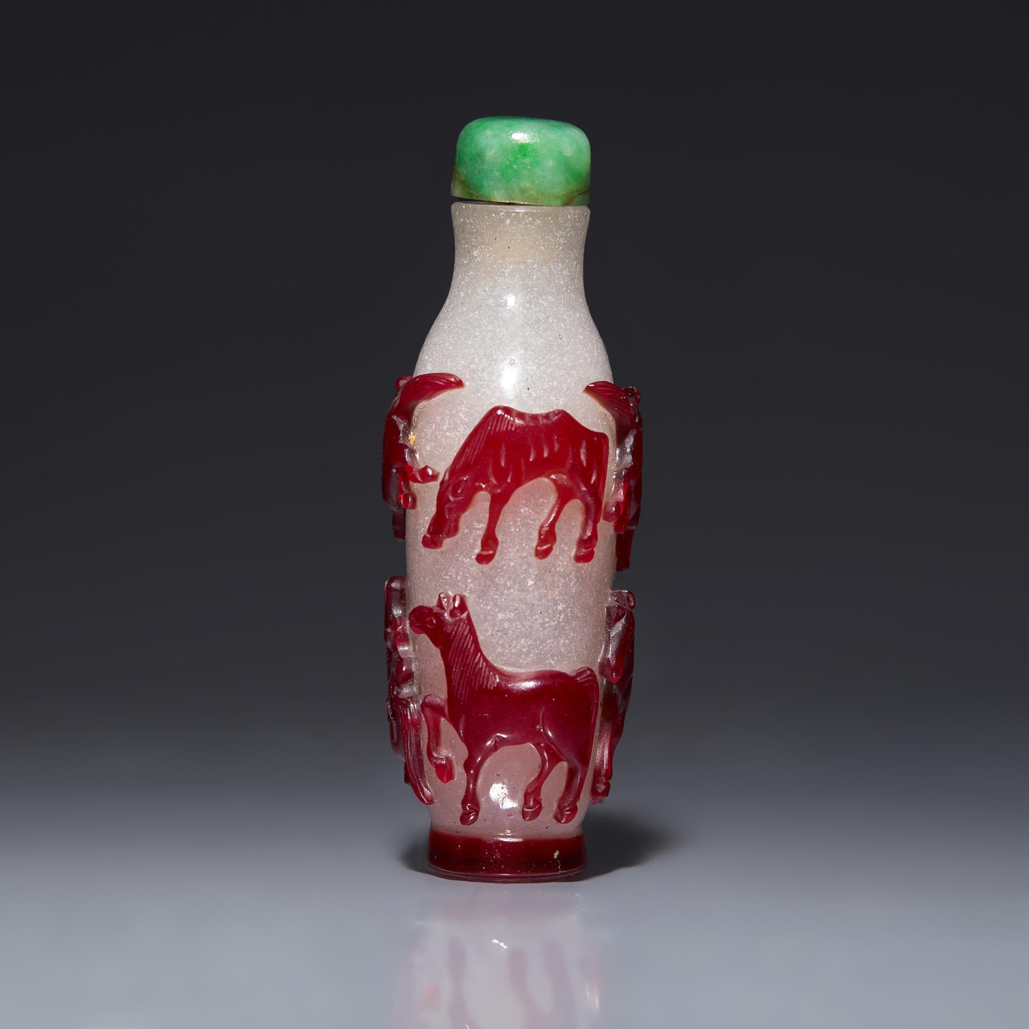 A Chinese Ruby Overlay 'Eight Horses of Wang Mu' Snuff Bottle, 19th Century 清中期 雪霏地套寶石紅料穆王八駿鼻烟壺