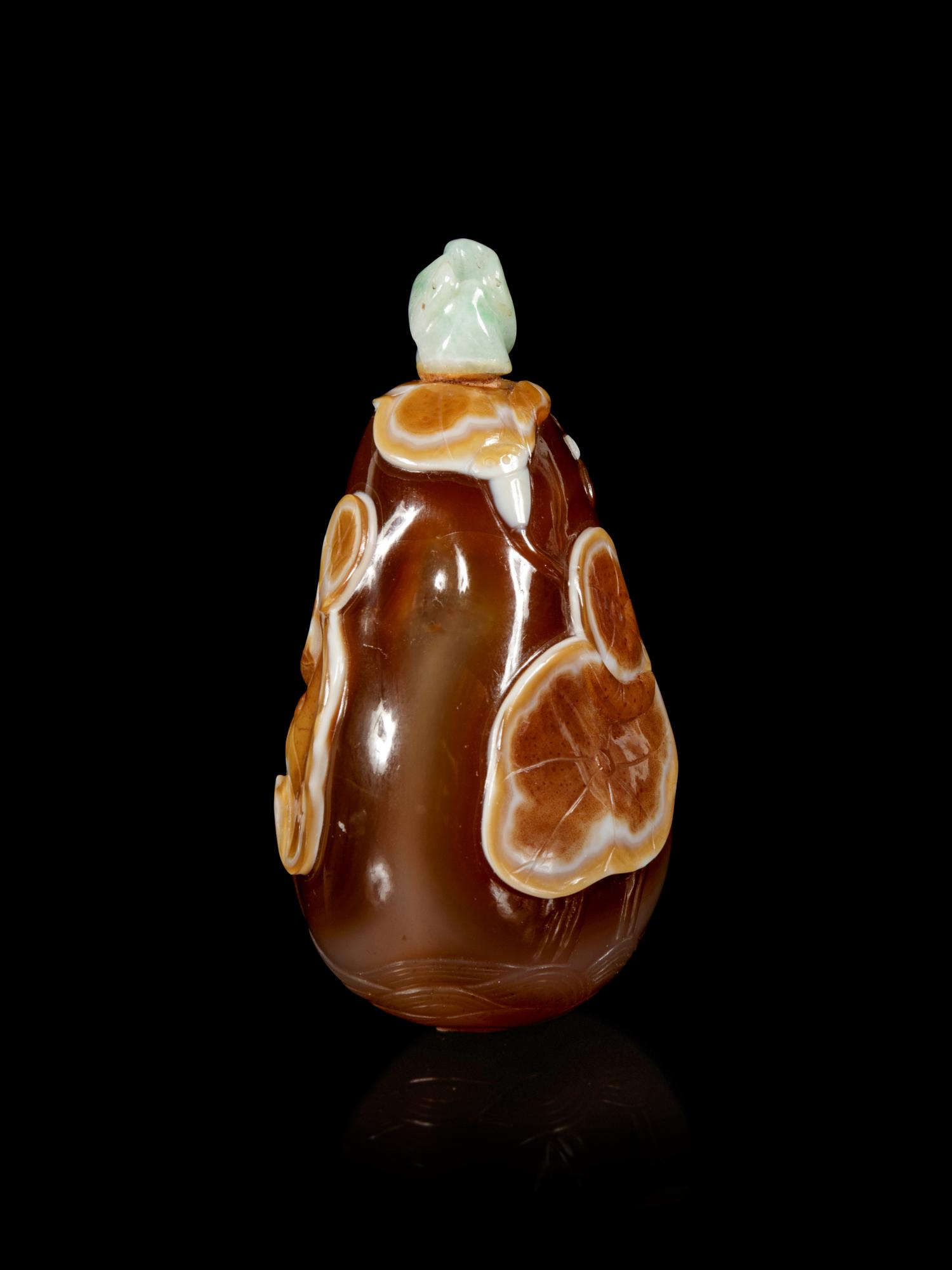 A Carved Agate Jujube-Form Snuff Bottle