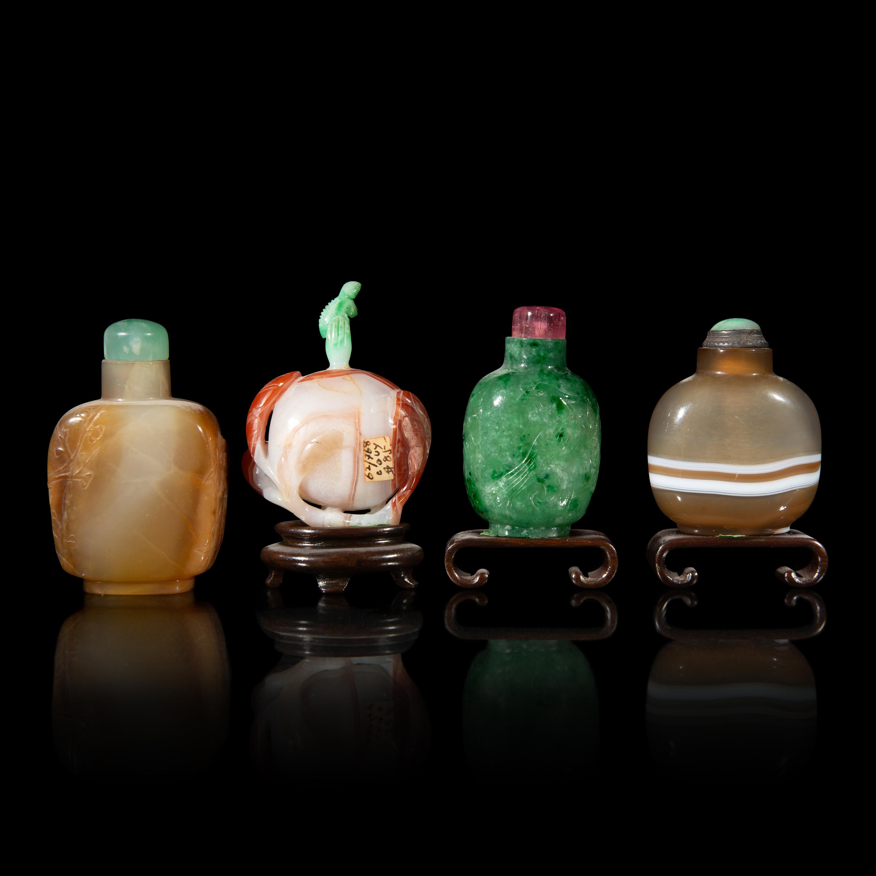 Four Chinese Jadeite and Agate Snuff Bottles, Late 19th-20th Century 近代 翡翠、瑪瑙鼻烟壺四支