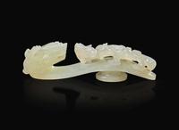 A Chinese carved pale celadon jade belt hook, Qing dynasty 青玉帶鉤 清