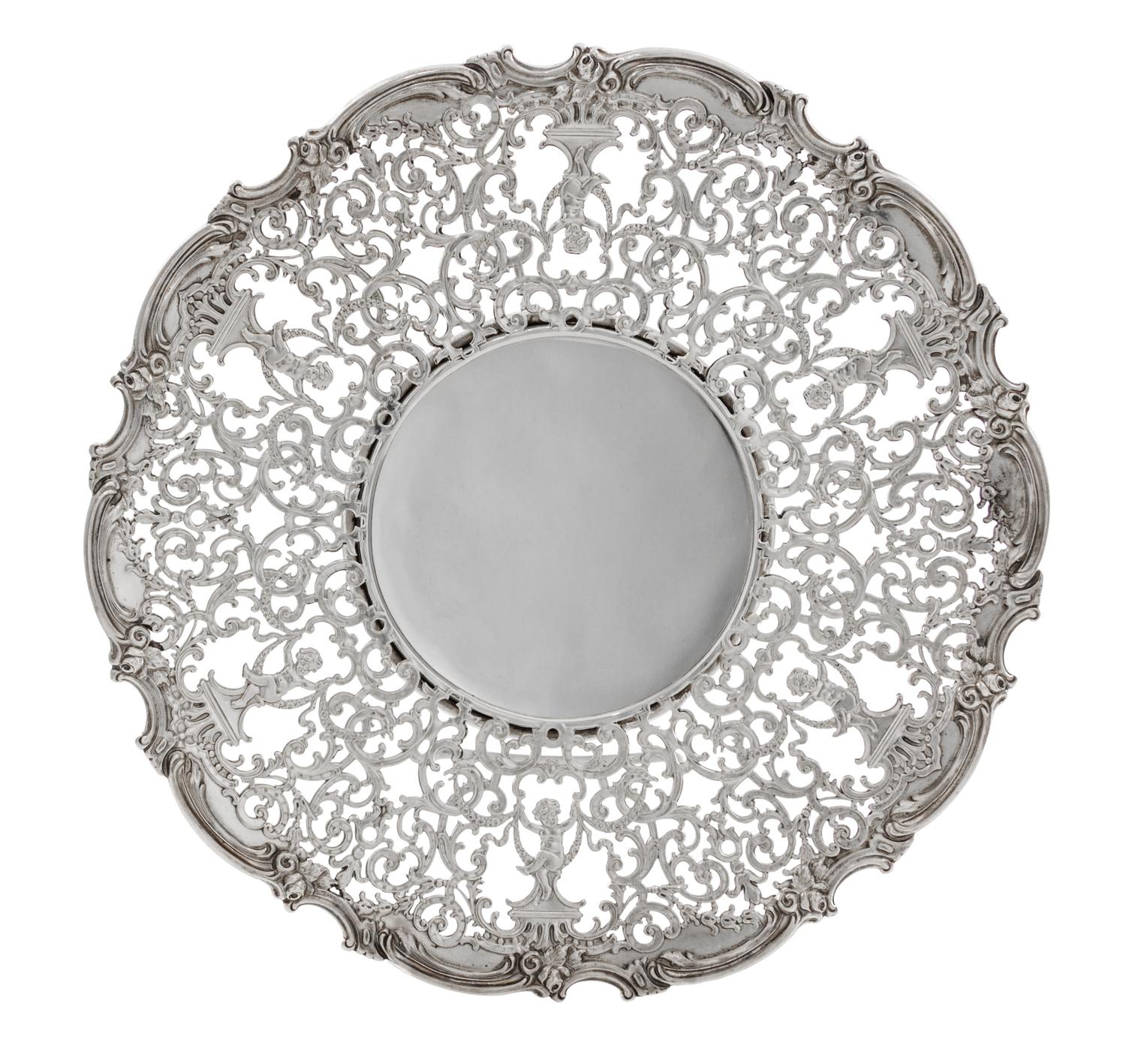 An American Silver Pierced Serving Tray, Mt. Vernon Co. Silversmiths Inc., Mount Vernon, NY, 1914-1923, of circular form, the border de