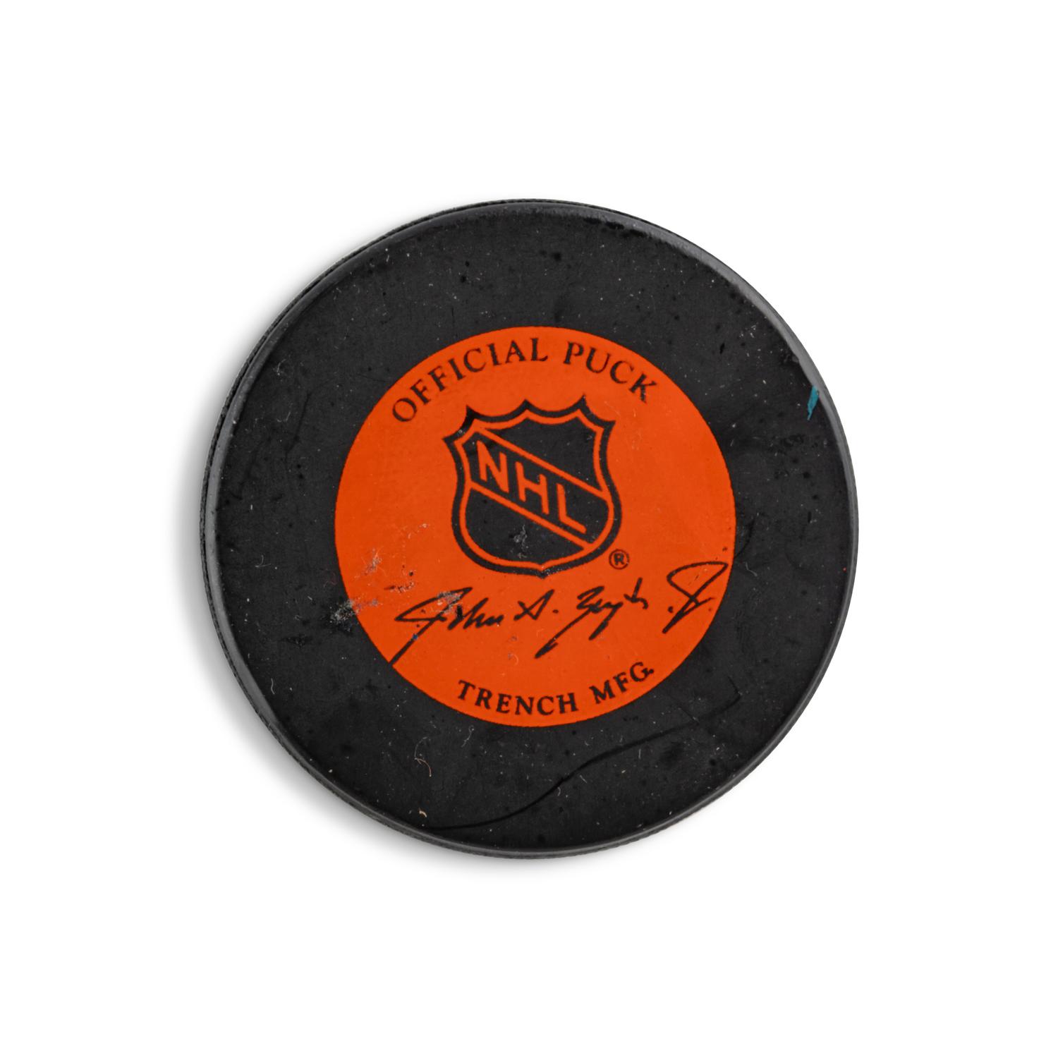 A Group of Wayne Gretzky Signed Autograph Items (Beckett Authentication Services),