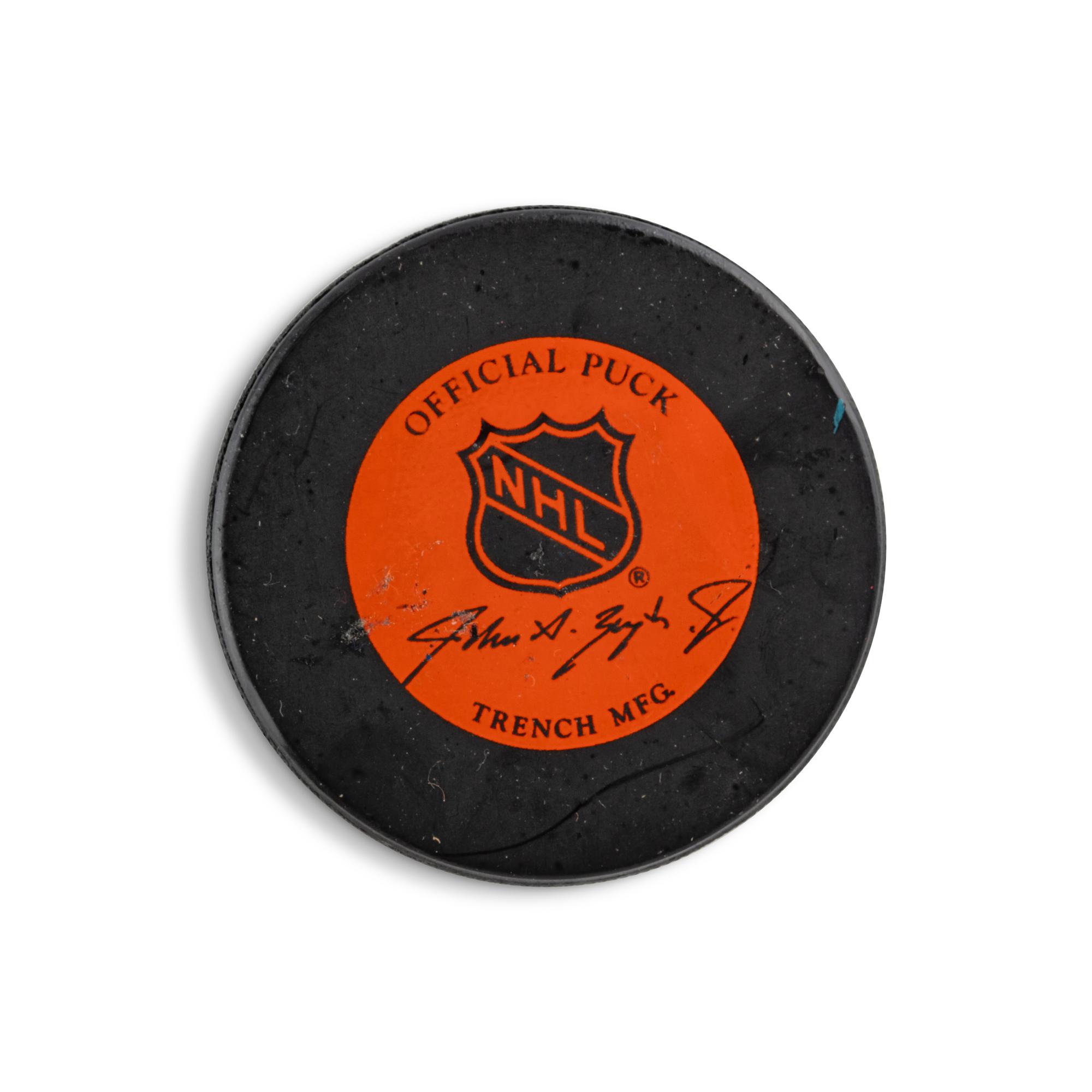 A Group of Wayne Gretzky Signed Autograph Items (Beckett Authentication Services),