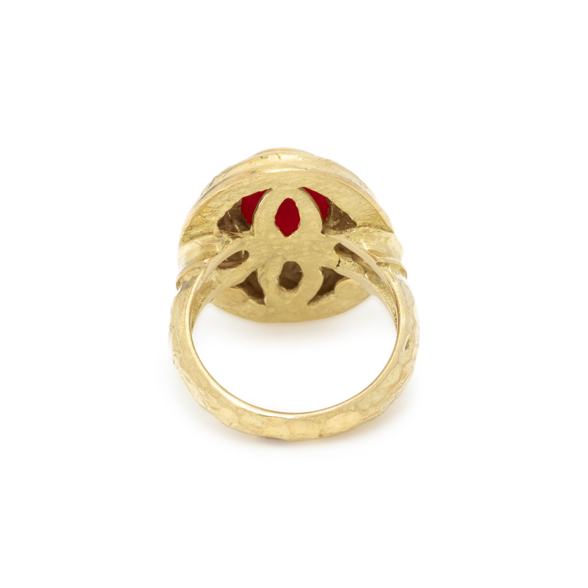 YELLOW GOLD AND CORAL RING