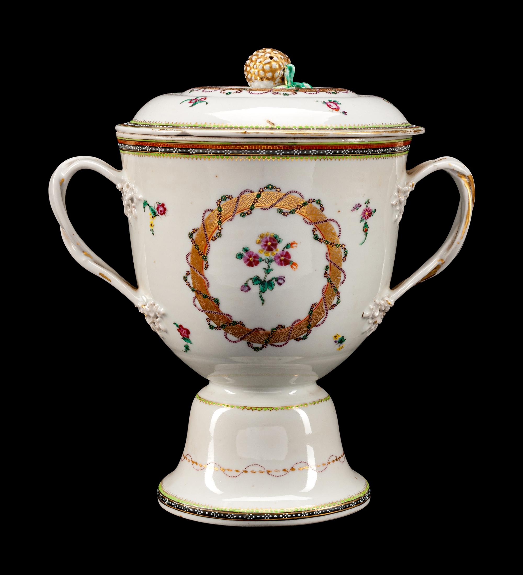 A Chinese Export Porcelain Two-Handled Covered Jar
