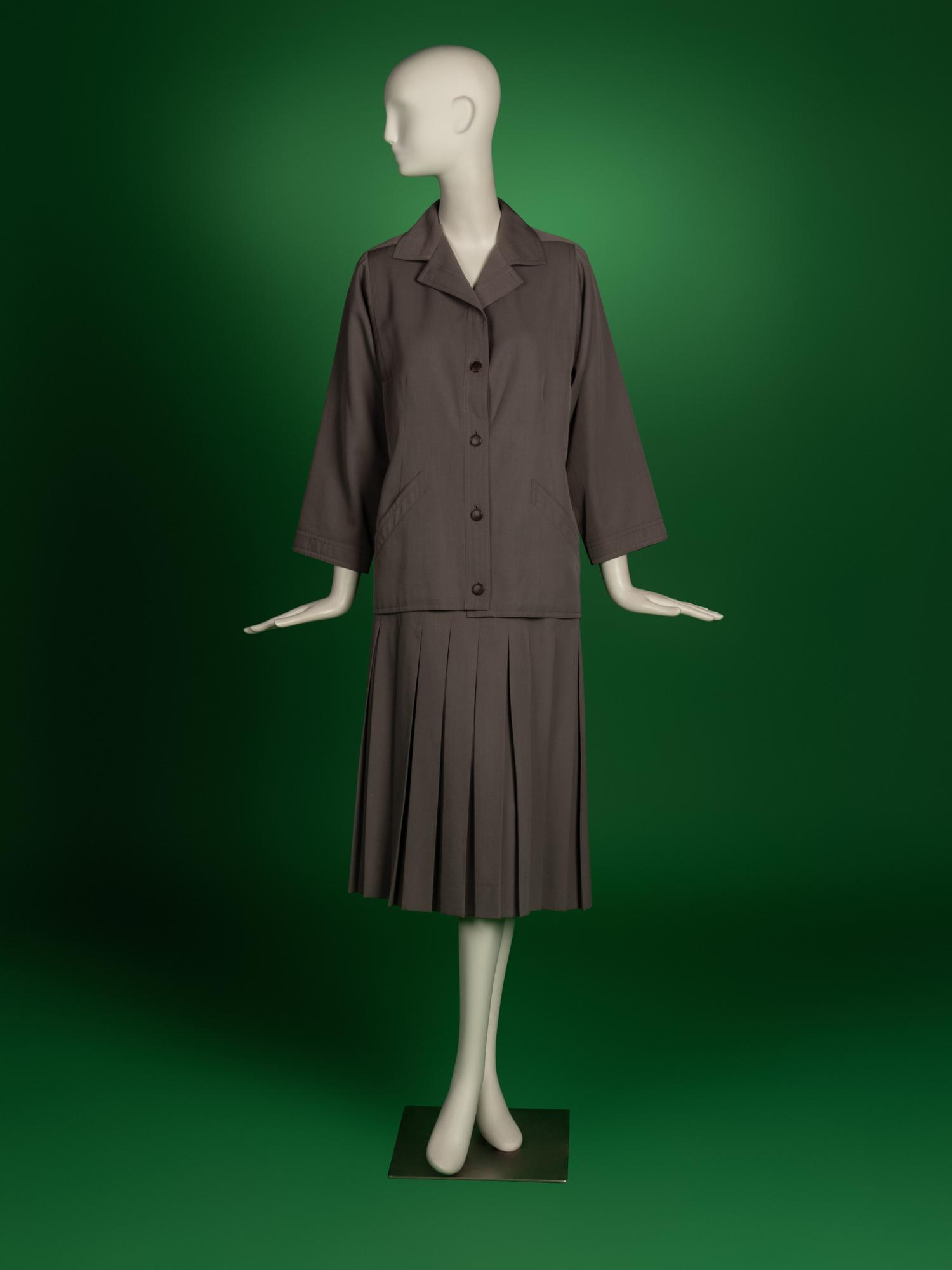 Mona von Bismarck; Givenchy Haute Couture Ensemble