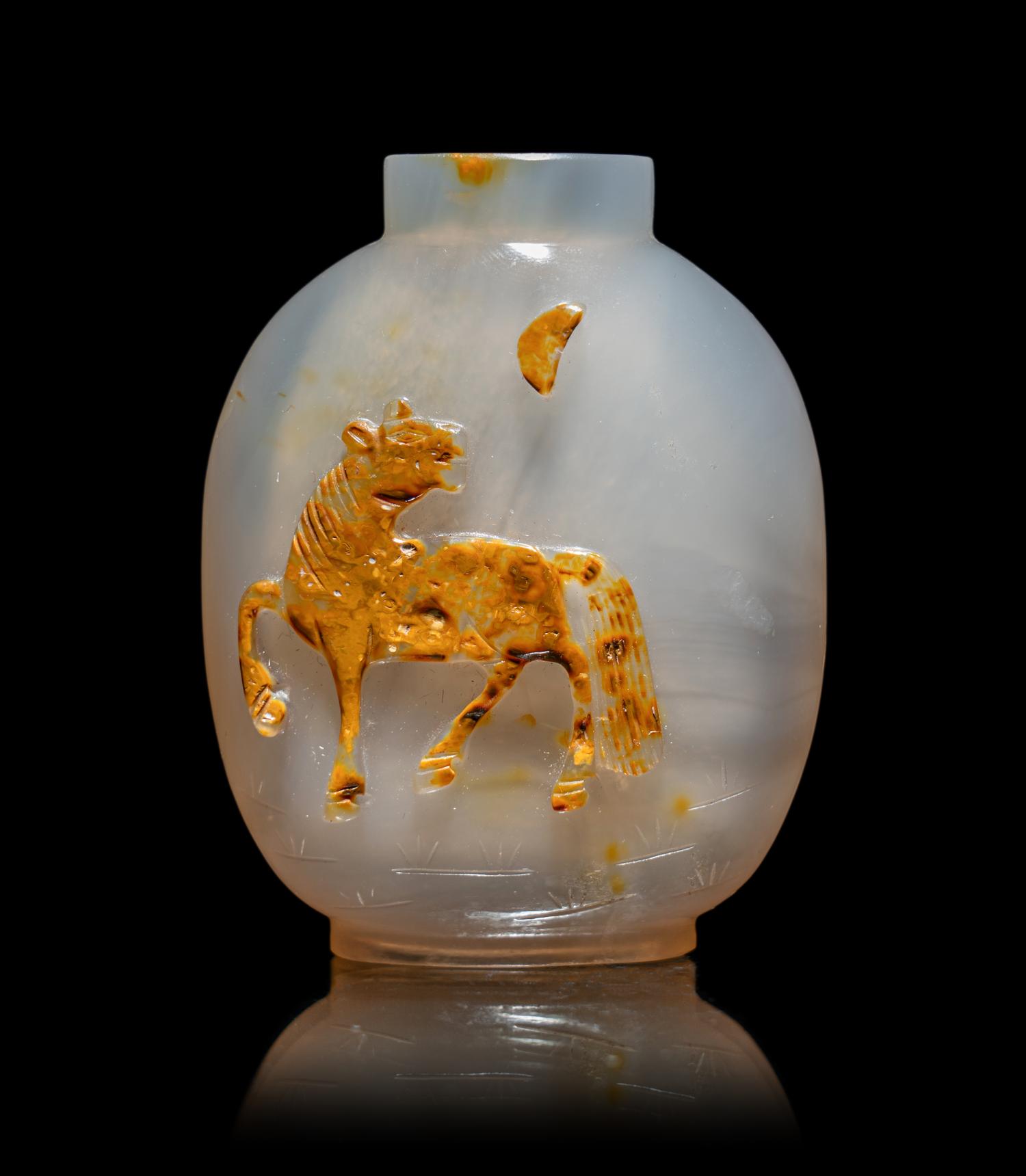 A Chinese Carved Chalcedony Agate Snuff Bottle