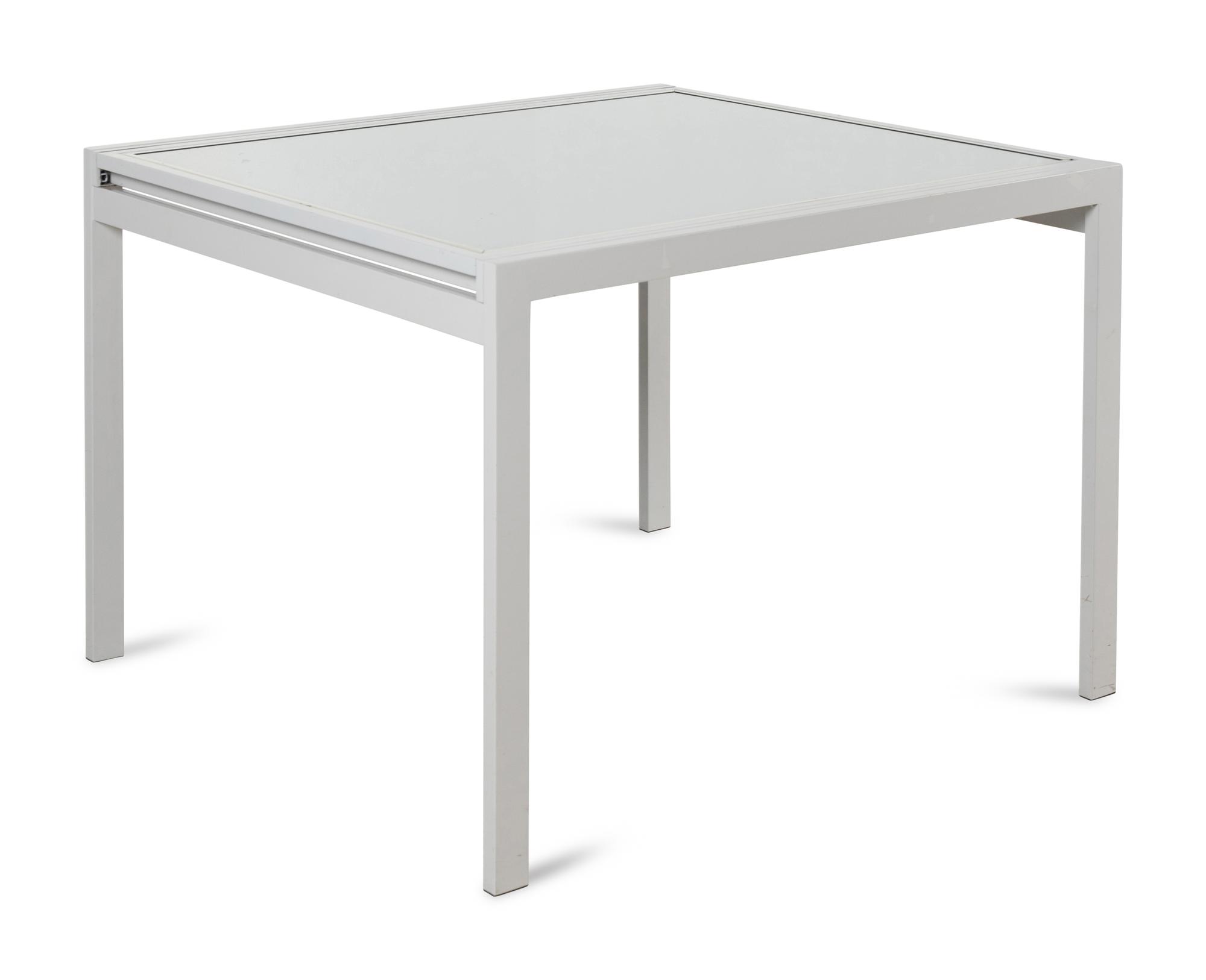 An Extendable Dining Table